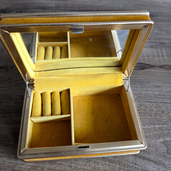Vintage Mustard Yellow Velvet Jewelry Box Chest with Mirror. - Picture 10 of 11